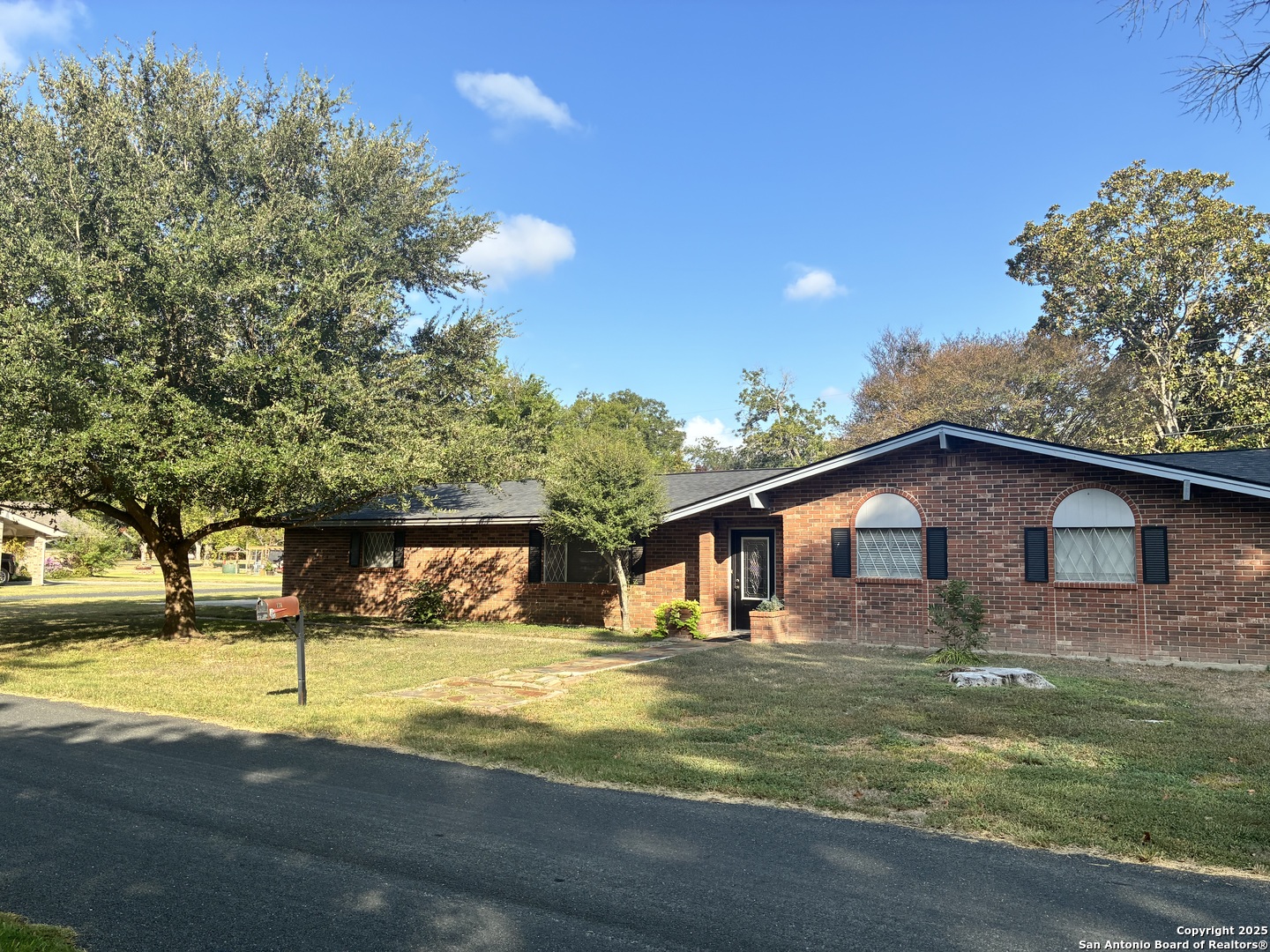 114 Nueces Seguin TX 78155