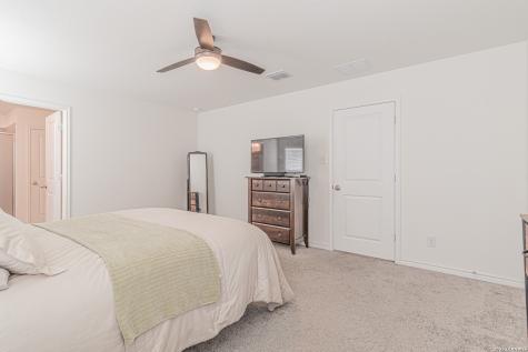1518 Overlook Cove San Antonio TX 78245