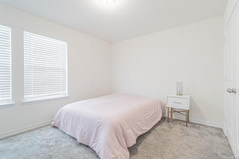 1518 Overlook Cove San Antonio TX 78245