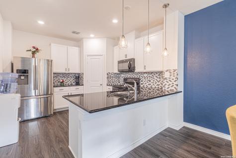 1518 Overlook Cove San Antonio TX 78245
