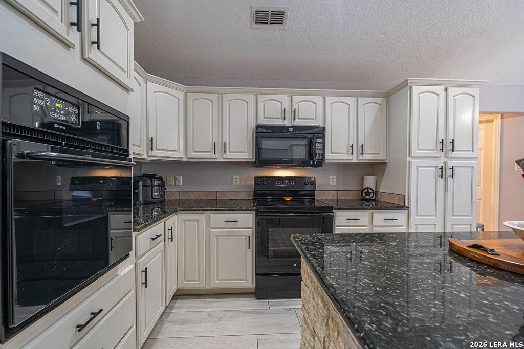 119 Scenic Hills La Vernia TX 78121
