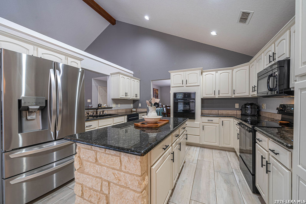 119 Scenic Hills La Vernia TX 78121