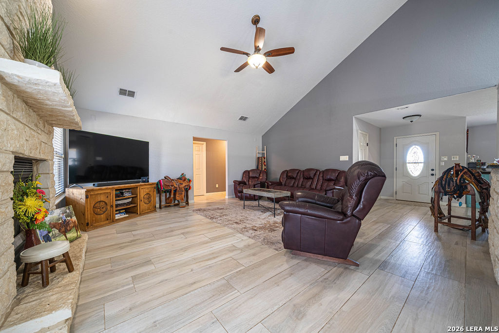 119 Scenic Hills La Vernia TX 78121