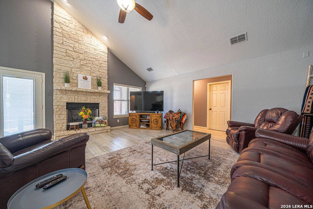 119 Scenic Hills La Vernia TX 78121