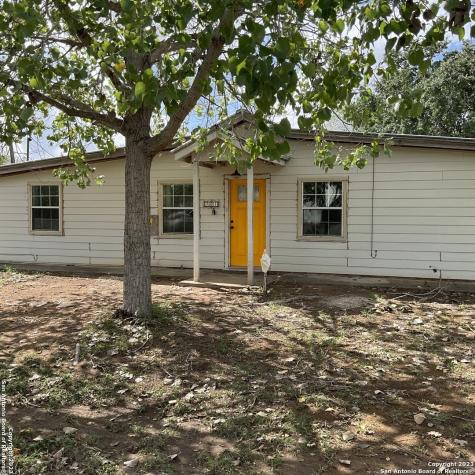 701 4th Street Floresville TX 78114