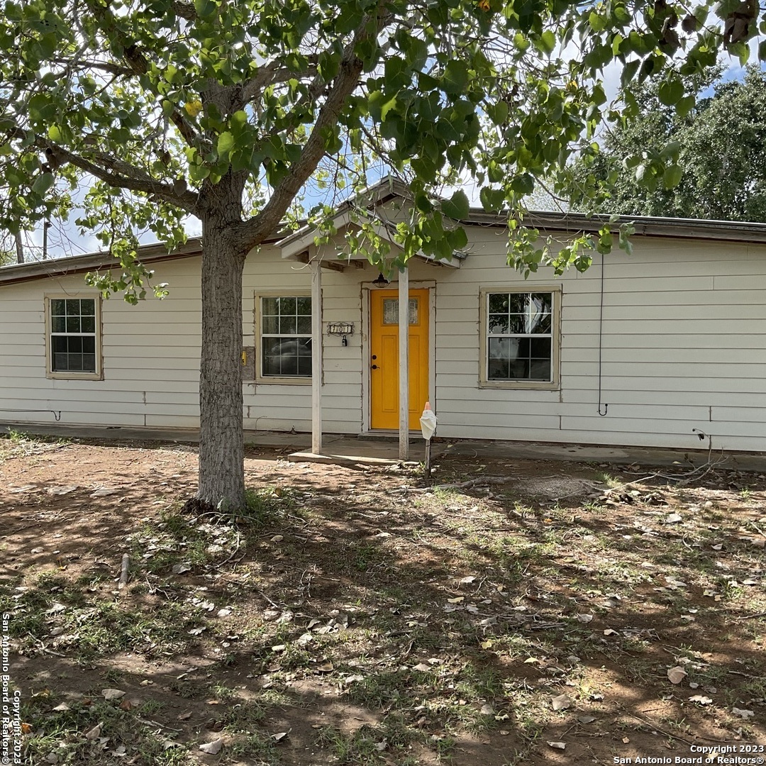 701 4th Street Floresville TX 78114