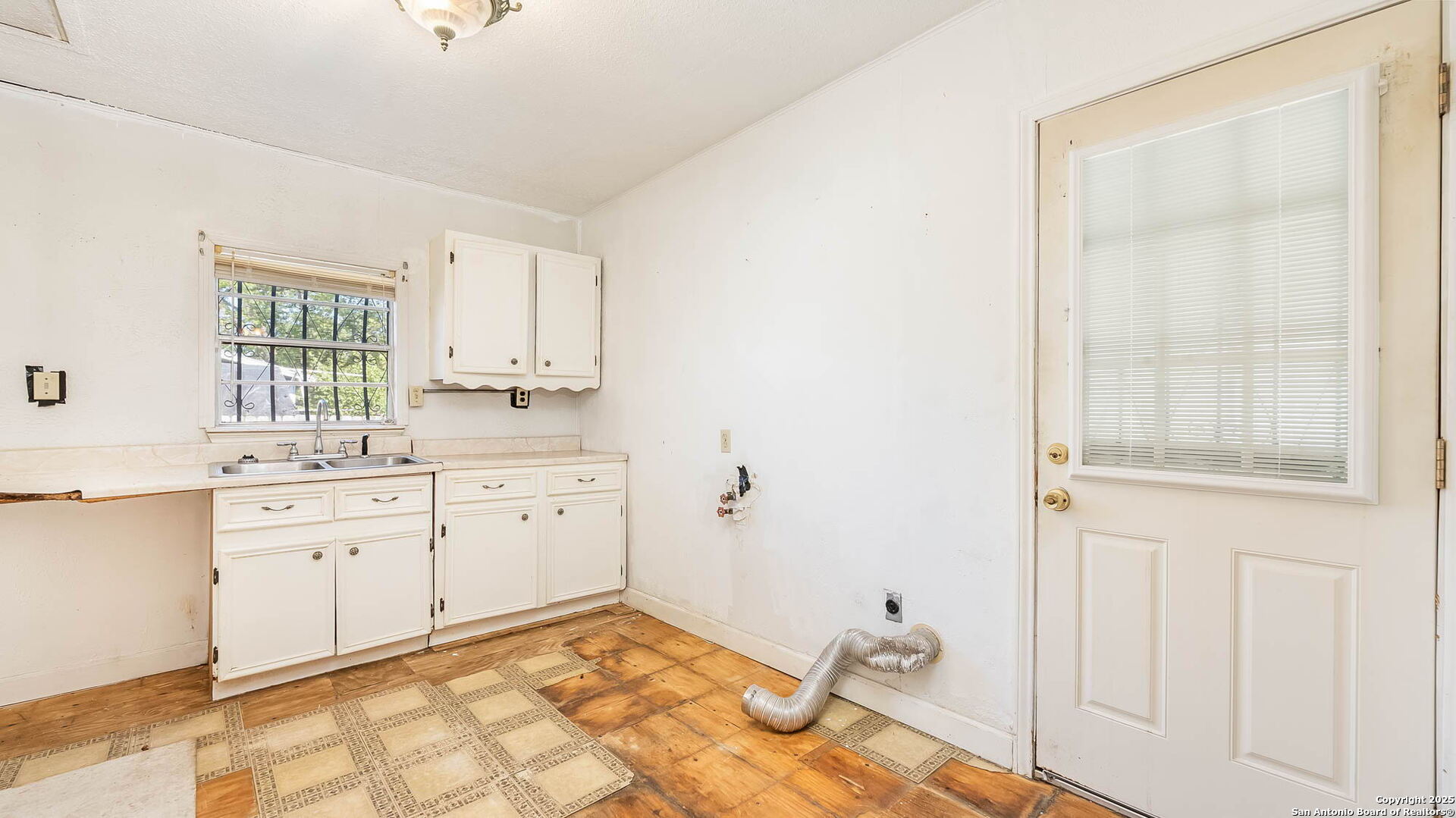 2719 Chihuahua San Antonio TX 78207