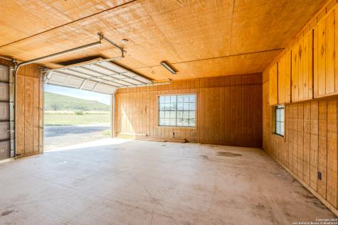 13831 Tx Highway 127 Sabinal TX 78881