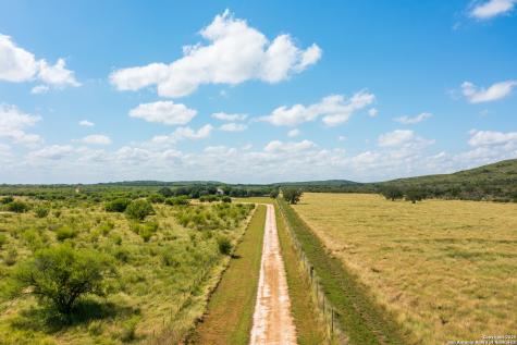 13831 Tx Highway 127 Sabinal TX 78881