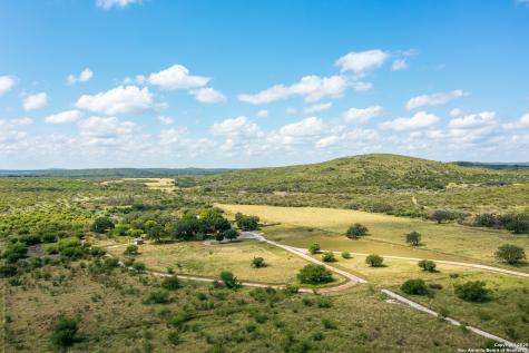 13831 Tx Highway 127 Sabinal TX 78881