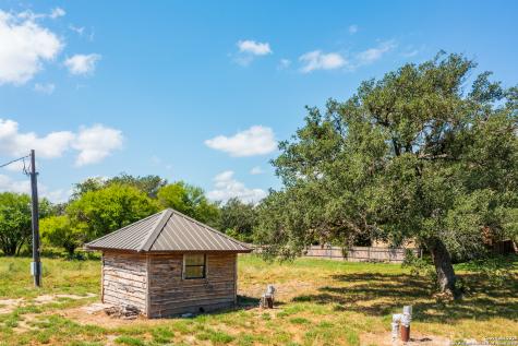 13831 Tx Highway 127 Sabinal TX 78881