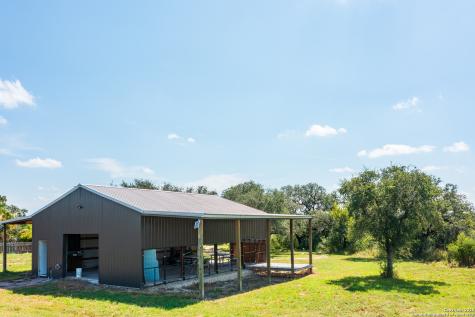 13831 Tx Highway 127 Sabinal TX 78881