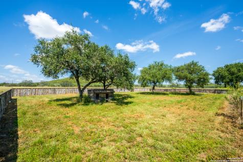 13831 Tx Highway 127 Sabinal TX 78881