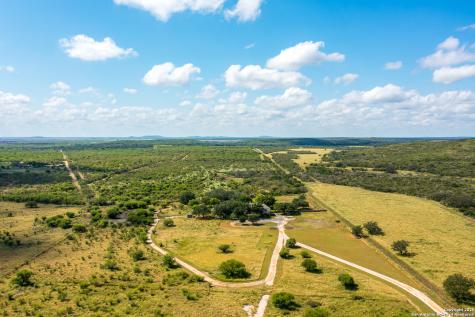 13831 Tx Highway 127 Sabinal TX 78881
