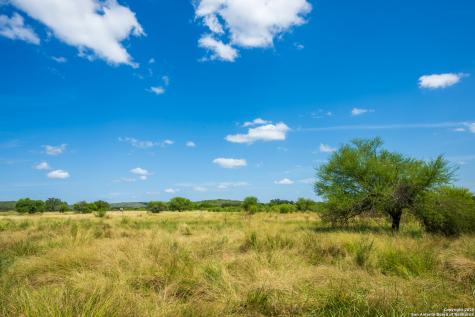 13831 Tx Highway 127 Sabinal TX 78881