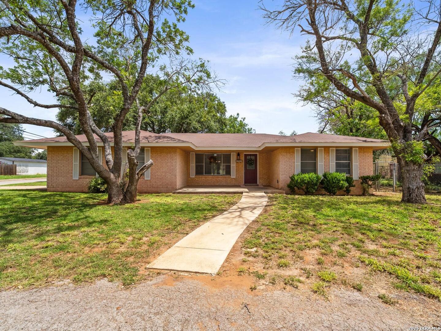 1305 E Colorado Pearsall TX 78061