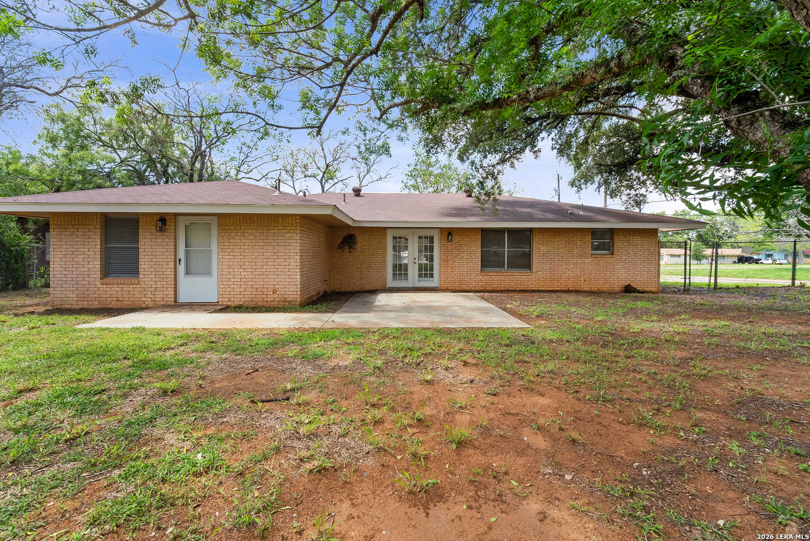 1305 E Colorado Pearsall TX 78061