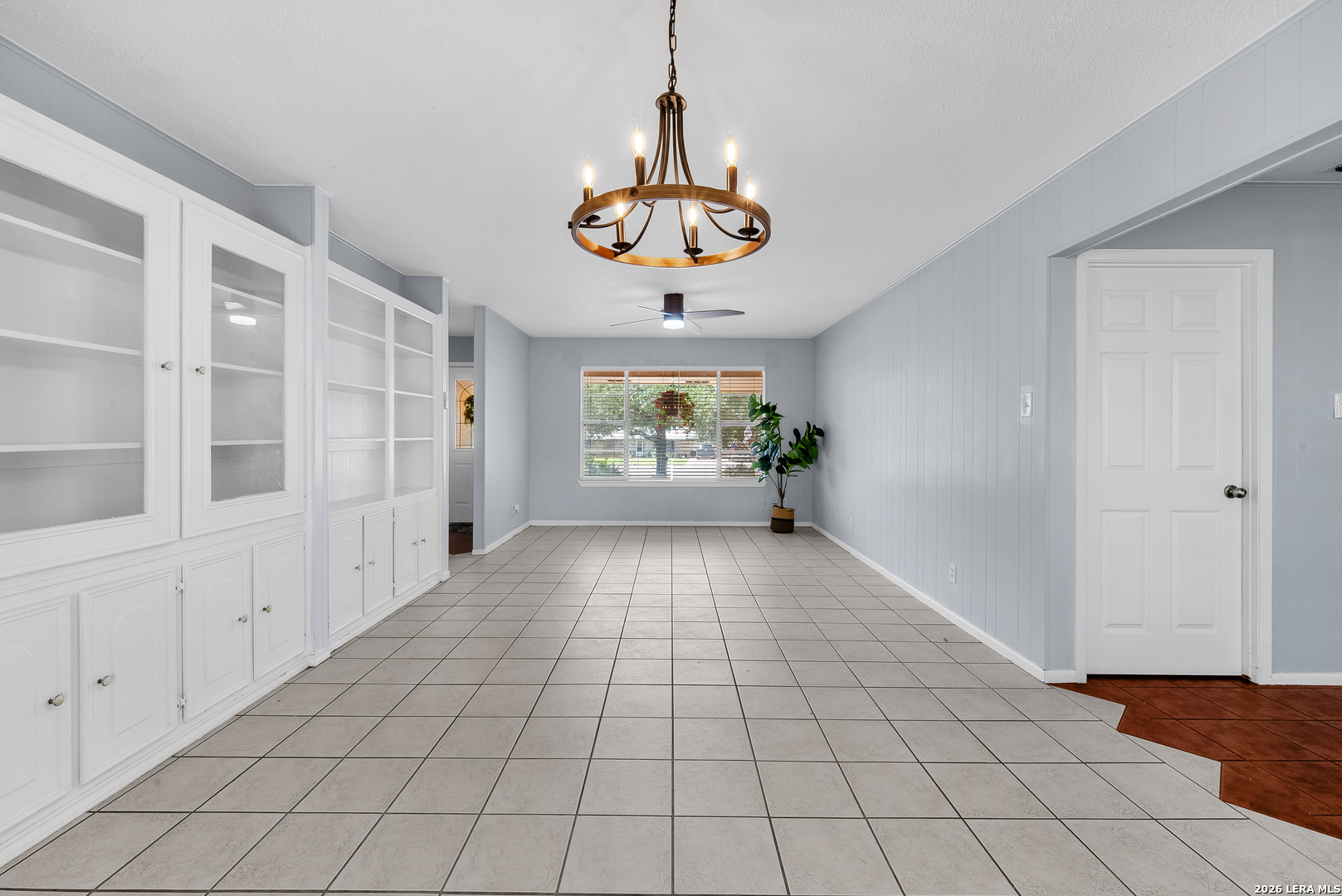 1305 E Colorado Pearsall TX 78061