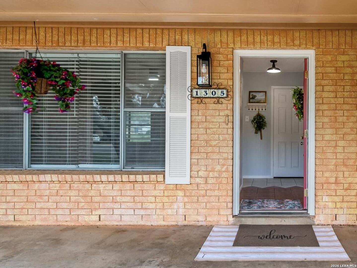 1305 E Colorado Pearsall TX 78061