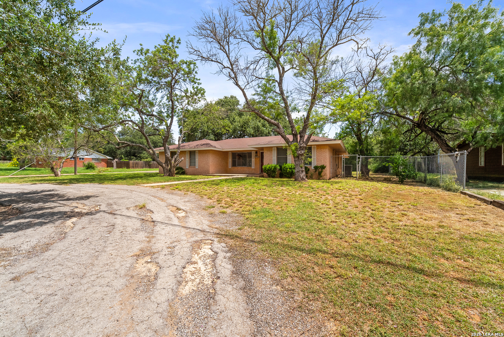 1305 E Colorado Pearsall TX 78061
