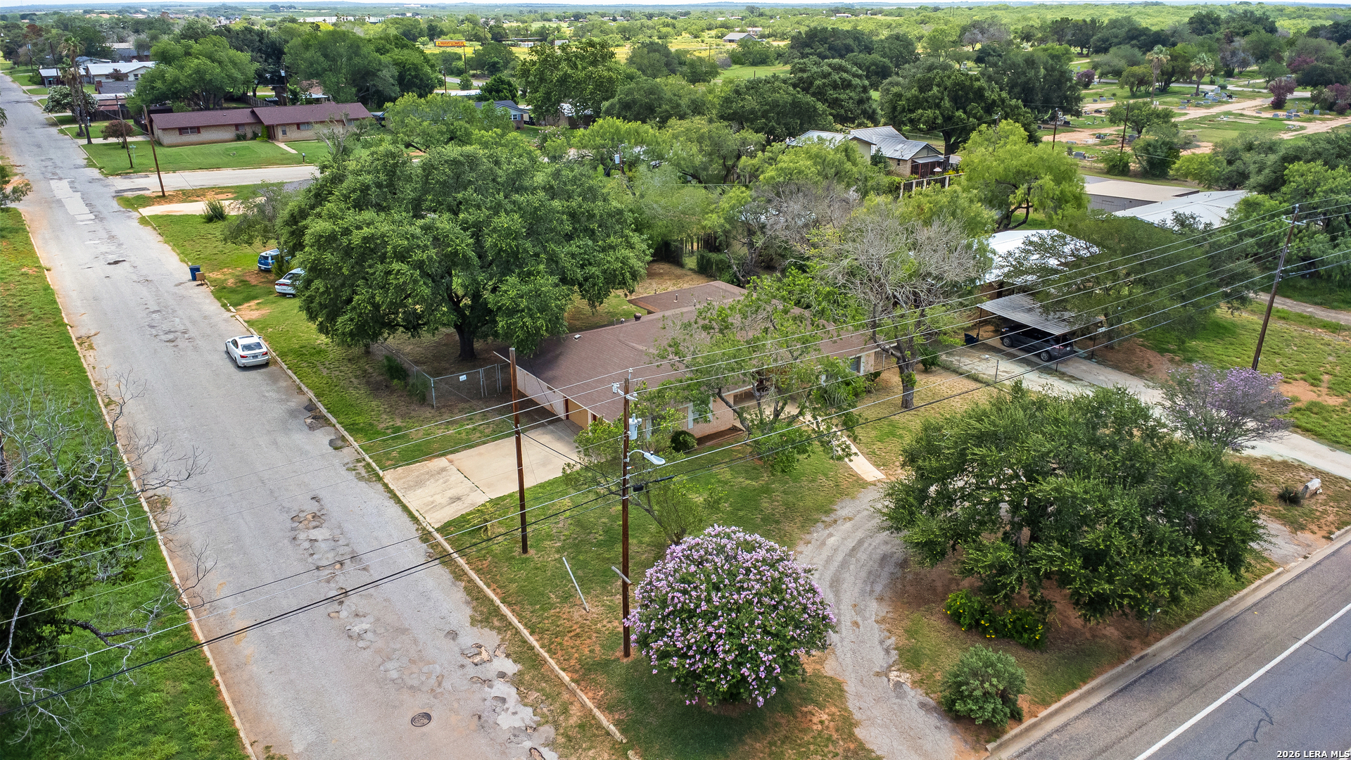 1305 E Colorado Pearsall TX 78061