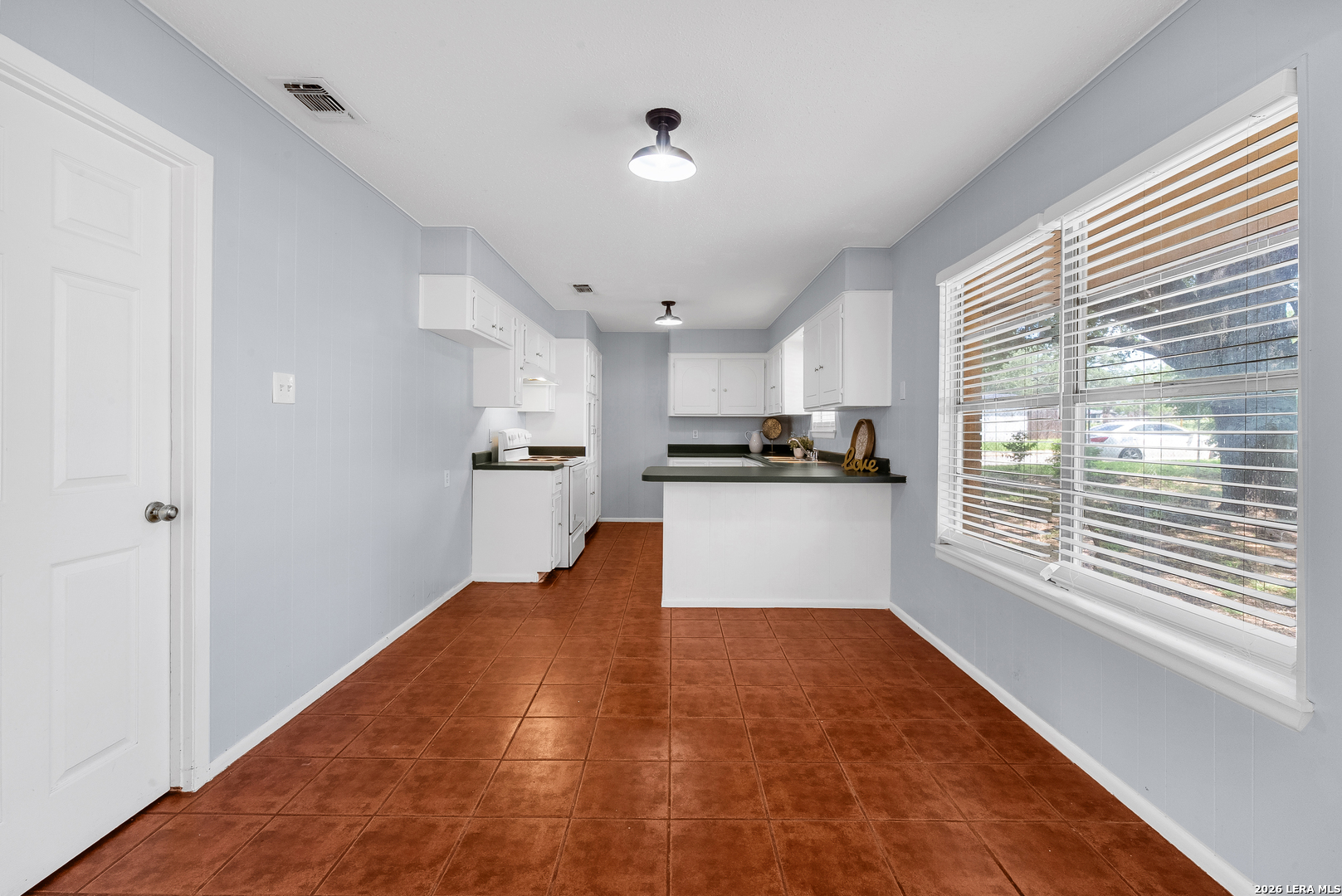 1305 E Colorado Pearsall TX 78061