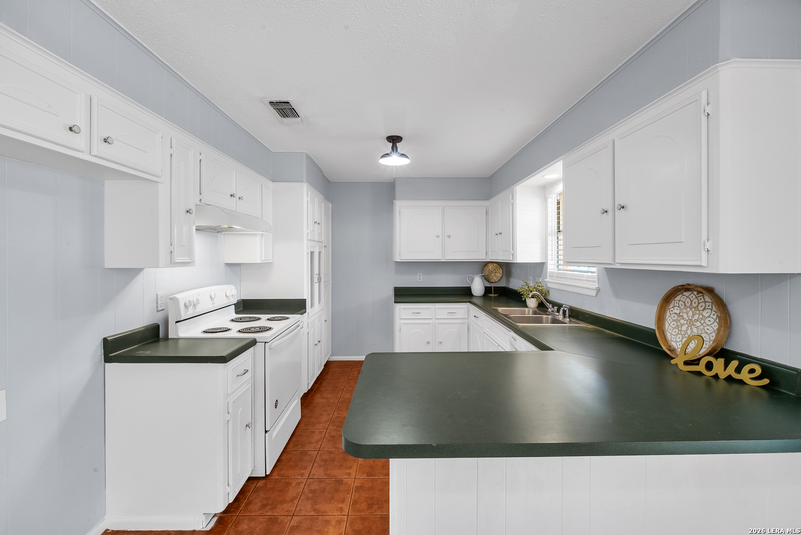 1305 E Colorado Pearsall TX 78061
