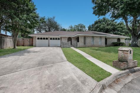 6042 Winding Ridge Drive Windcrest TX 78239