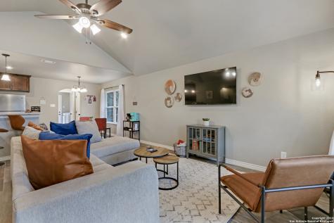 652 Canyon Bend Canyon Lake TX 78133