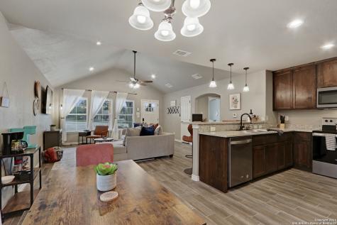 652 Canyon Bend Canyon Lake TX 78133
