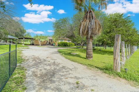 10805 Hollowell Road Atascosa TX 78002