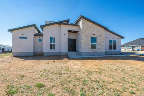 999 County Road 319 La Vernia TX 78121