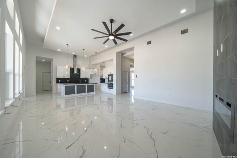 999 County Road 319 La Vernia TX 78121