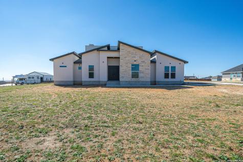 999 County Road 319 La Vernia TX 78121