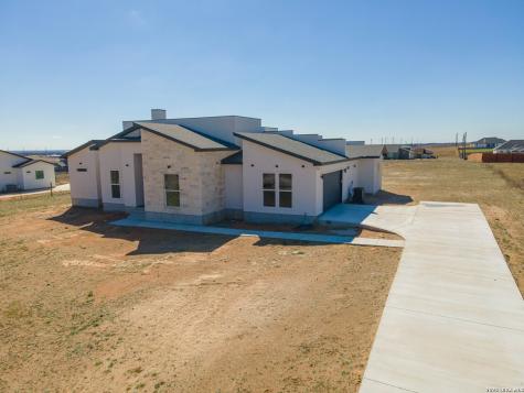 999 County Road 319 La Vernia TX 78121