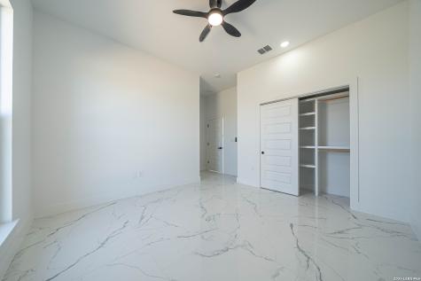 999 County Road 319 La Vernia TX 78121