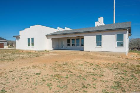999 County Road 319 La Vernia TX 78121