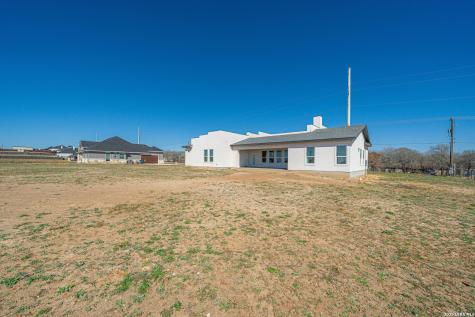 999 County Road 319 La Vernia TX 78121