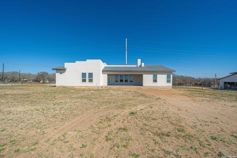 999 County Road 319 La Vernia TX 78121
