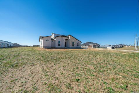 999 County Road 319 La Vernia TX 78121