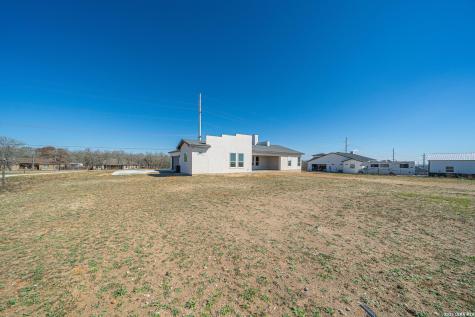 999 County Road 319 La Vernia TX 78121