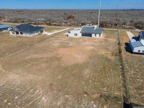 999 County Road 319 La Vernia TX 78121