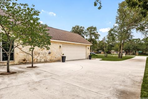 304 Forest Country Drive La Vernia TX 78121