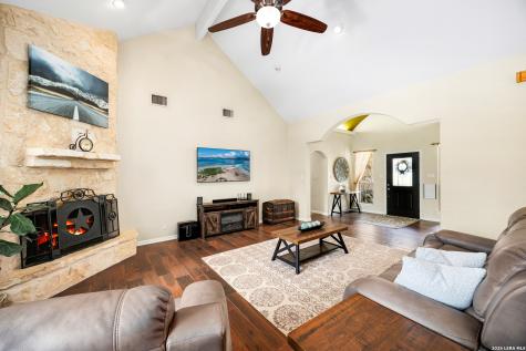 304 Forest Country Drive La Vernia TX 78121