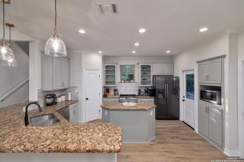 11229 Cave Creek Helotes TX 78023