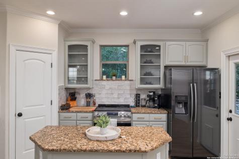 11229 Cave Creek Helotes TX 78023