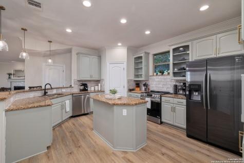 11229 Cave Creek Helotes TX 78023