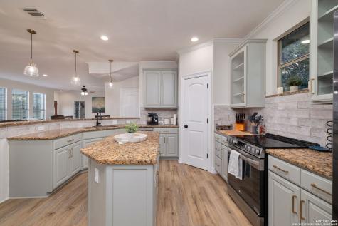 11229 Cave Creek Helotes TX 78023