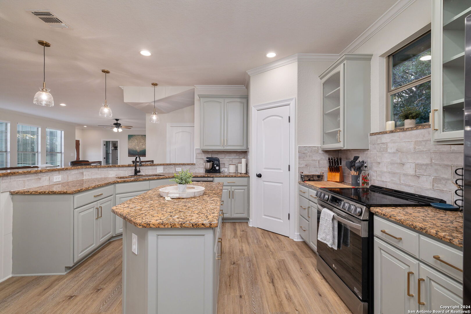 11229 Cave Creek Helotes TX 78023