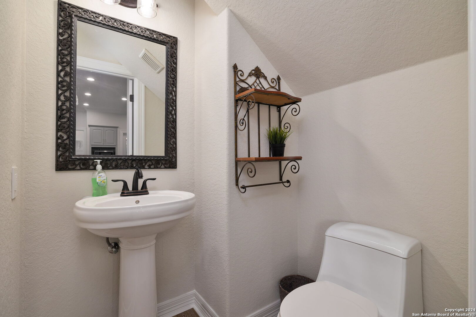 11229 Cave Creek Helotes TX 78023